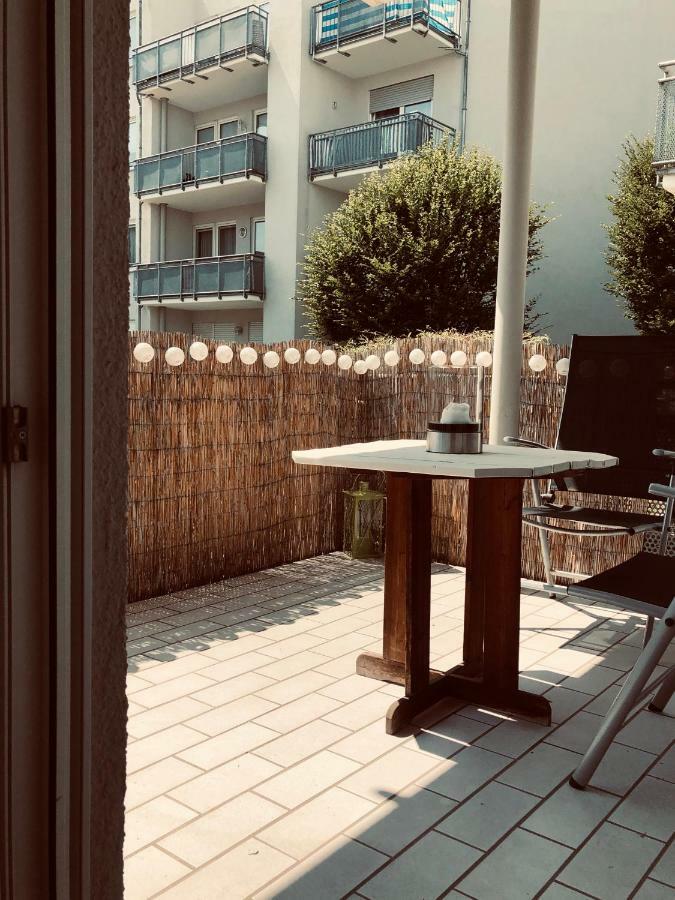 Parkplatz Und Balkon - Burberg'S Heimathafen In ヴィースバーデン エクステリア 写真