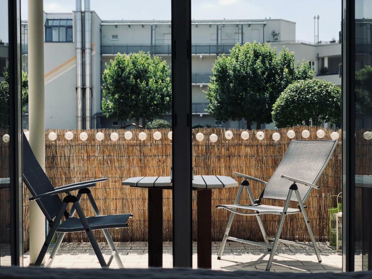 Parkplatz Und Balkon - Burberg'S Heimathafen In ヴィースバーデン エクステリア 写真