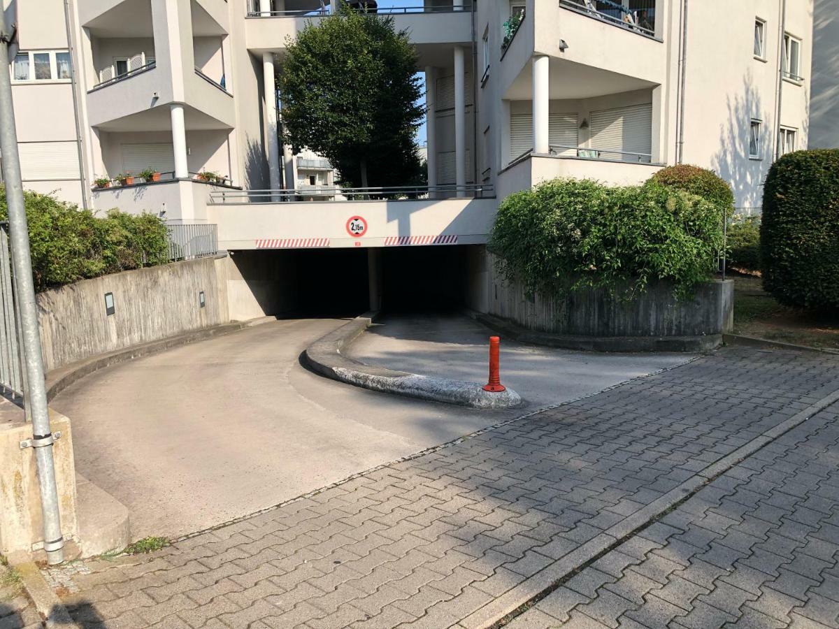 Parkplatz Und Balkon - Burberg'S Heimathafen In ヴィースバーデン エクステリア 写真